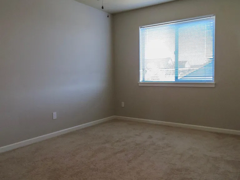 709 E Garfield St — Photo 16