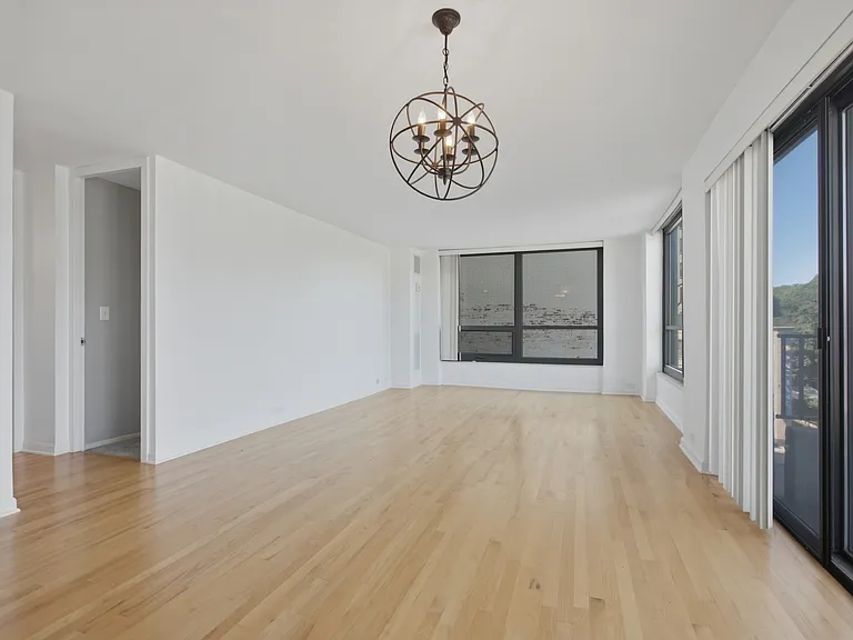 2020 N Lincoln Park W #2F — Photo 2