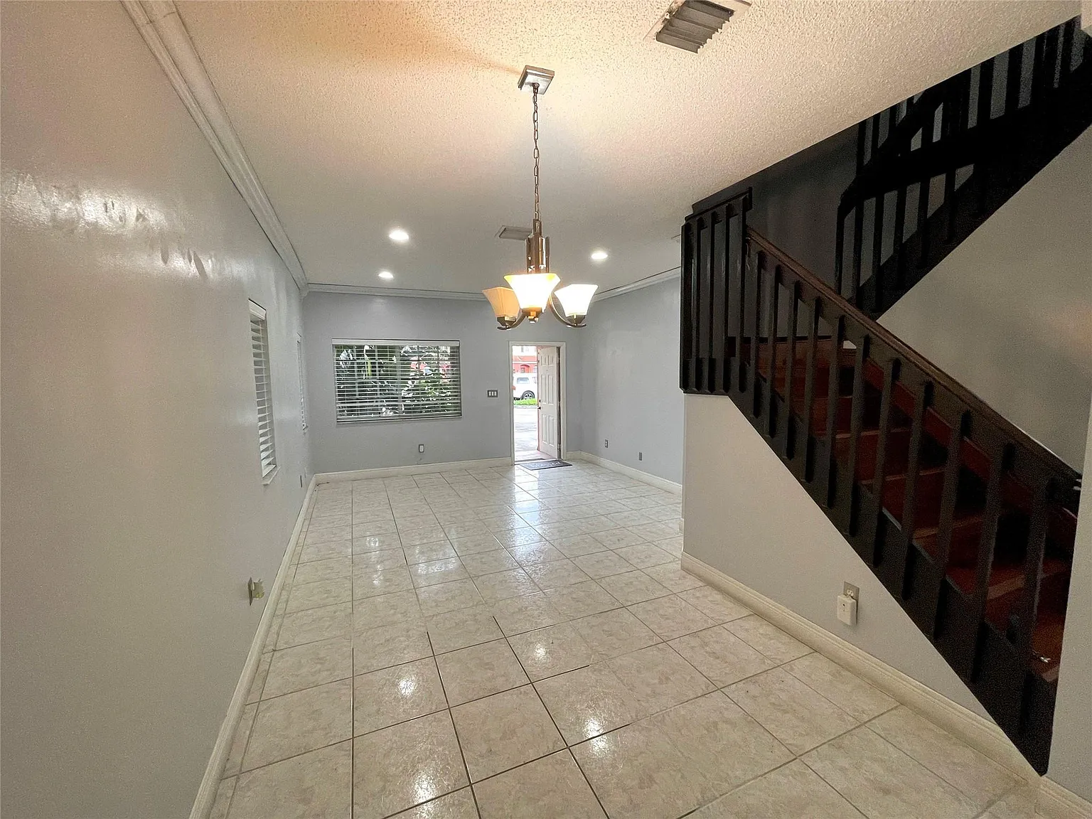 3 bed, 2.5 bath, 1337 sqft, $3,100 — Photo 2