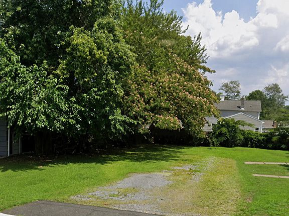 5th image of 340 Pinehurst Drive