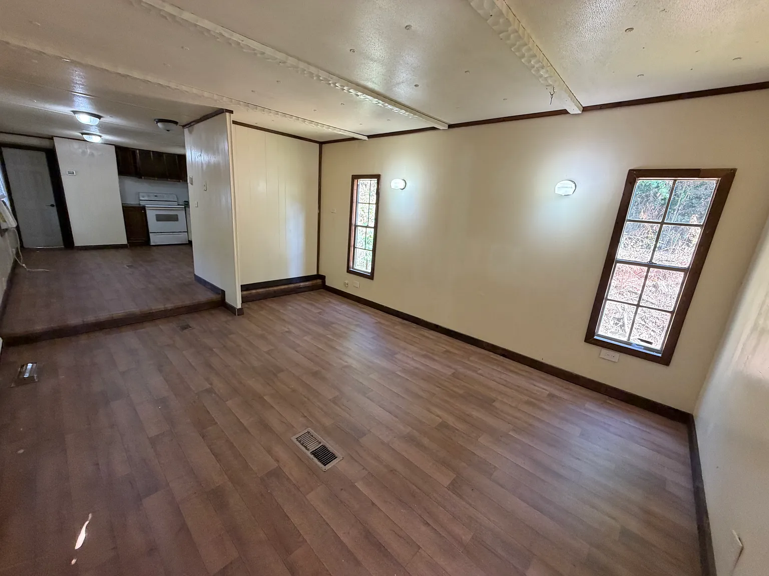 100 Gloria Ln — Photo 2