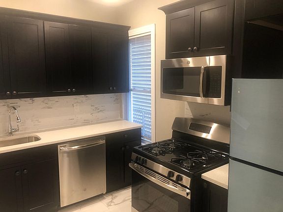 3rd image of 146 Clendenny Ave APT 3L