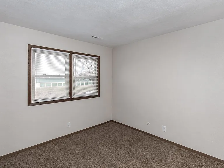 2415 Jebens Ave — Photo 28
