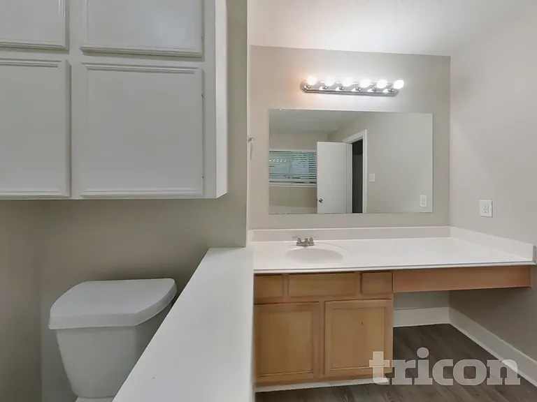 18167 Woodsdale Ct — Photo 7