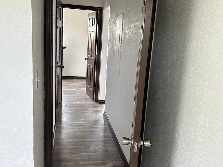 565 California Rd — Photo 6