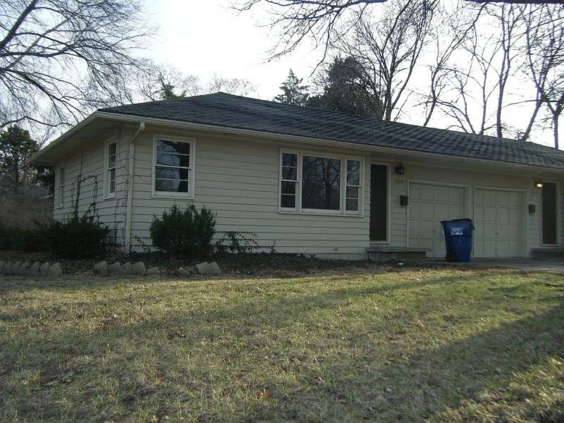 2 bed, 800 sqft, $995 — Photo 2