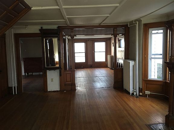 4th image of 505 Jay St