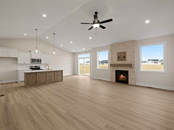 3rd image of 1201 Mulberry Dr NW