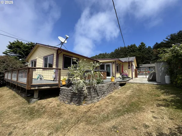 30388 Hillside Trl, Gold Beach, OR 97444
