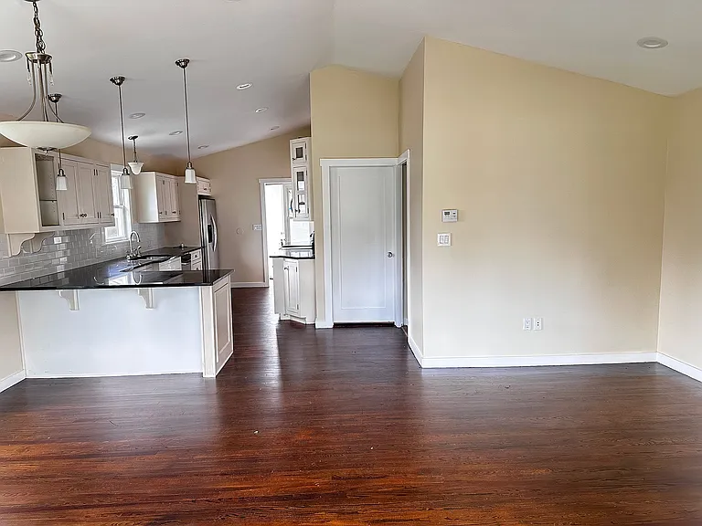 415 Patlin Ave — Photo 6