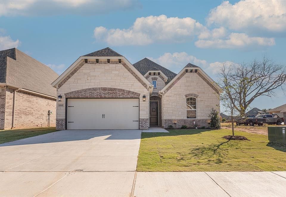 1st image of 1313 Highland Park Cir