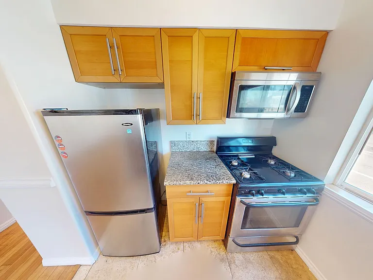 100 Palm Ave — Photo 6