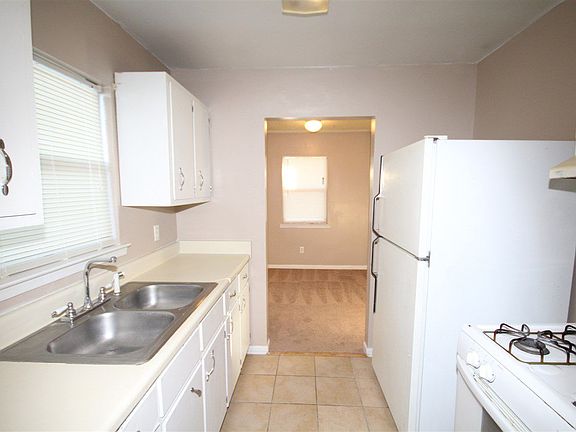 5th image of 1002 W Gonzalez St