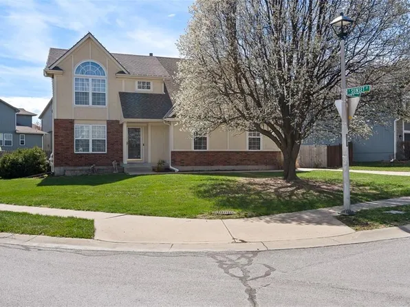 18707 W 164th Ter, Olathe, KS 66062