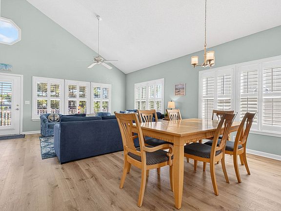 2nd image of 4 Oleander Ln