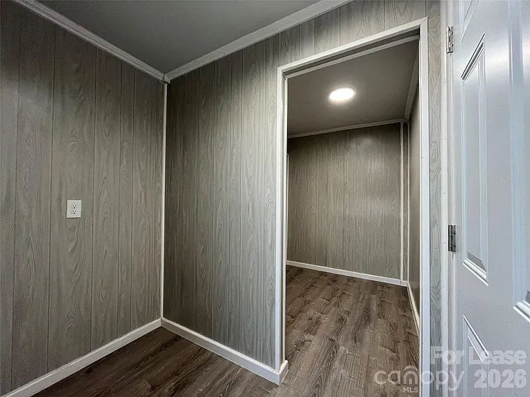 4723 Linden St — Photo 12