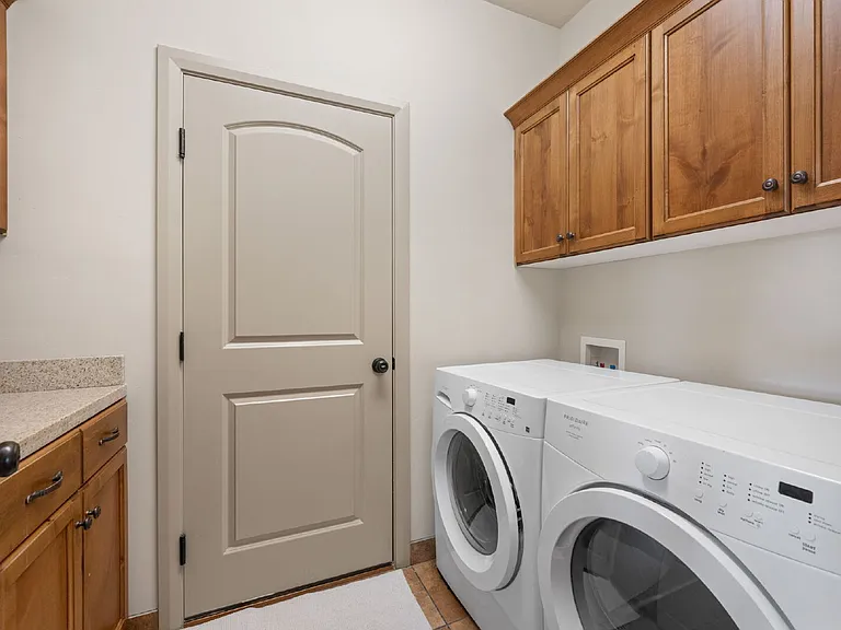 481 W Omni Ln — Photo 26