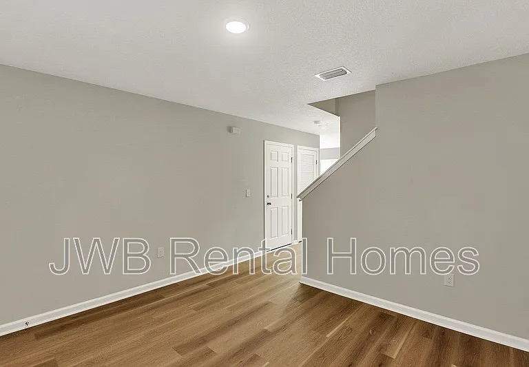1760 Rutledge Ave — Photo 4
