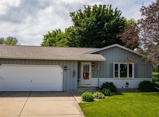 1255 Greenfield Trl, Oshkosh, WI 54904