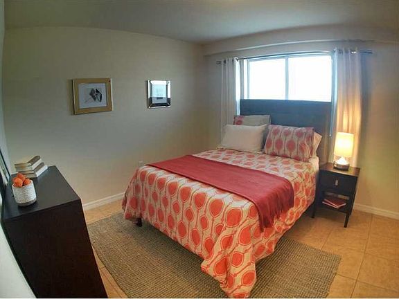 5th image of 716 NE 85th St APT 202