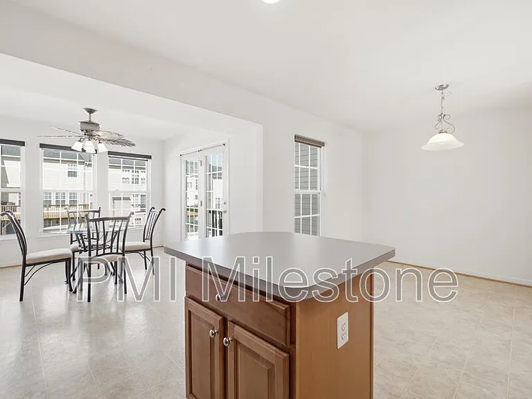 1247 Mare St — Photo 11