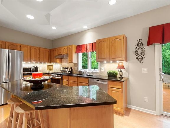 5th image of 5798 Arlyne Ln