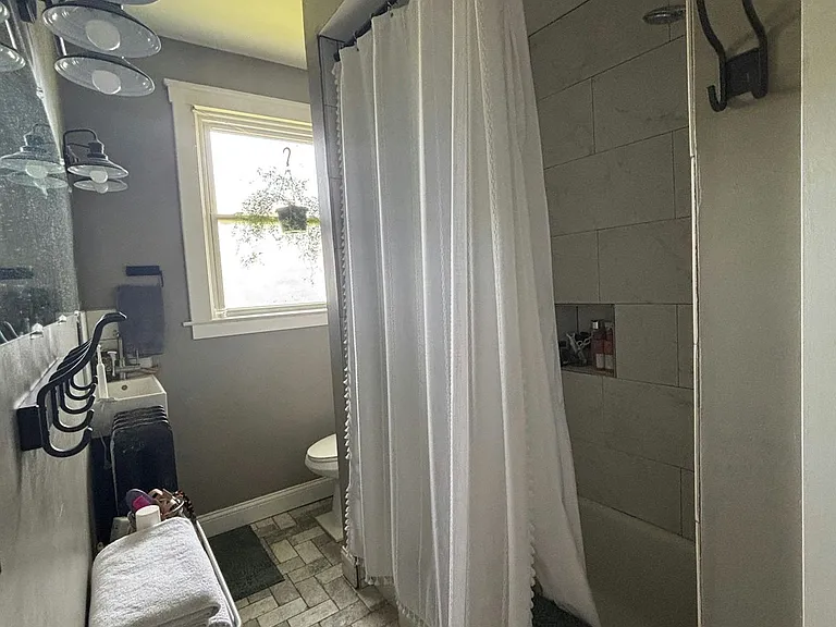 750 Hawthorne Ave #3 — Photo 16