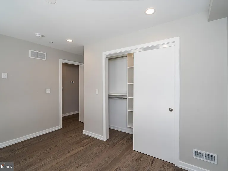 1434 Clymer St #1 — Photo 11