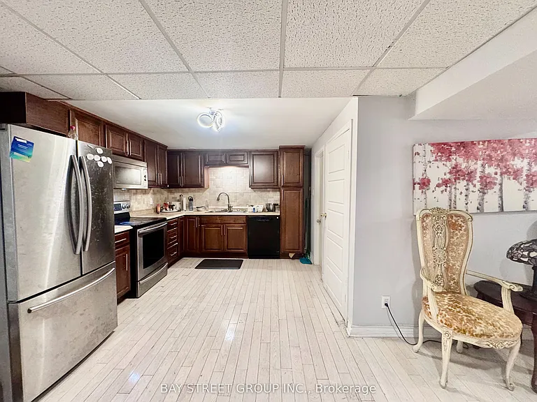 2082 Burbank Dr #LOWER — Photo 4