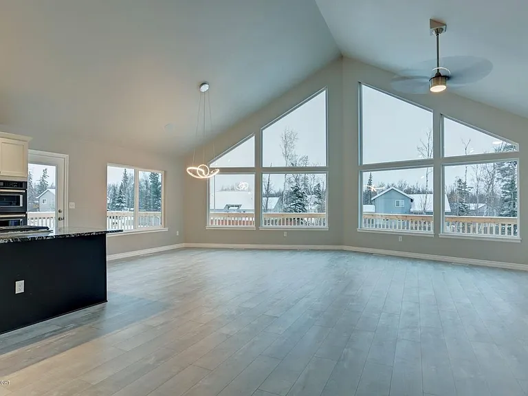 1455 E Esty Dr — Photo 4