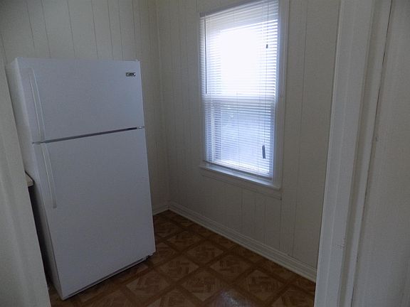 4th image of 2111 Avenue V