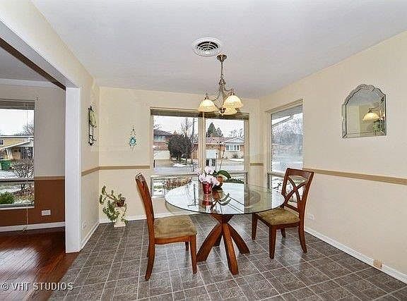 3rd image of 10611 Preston St