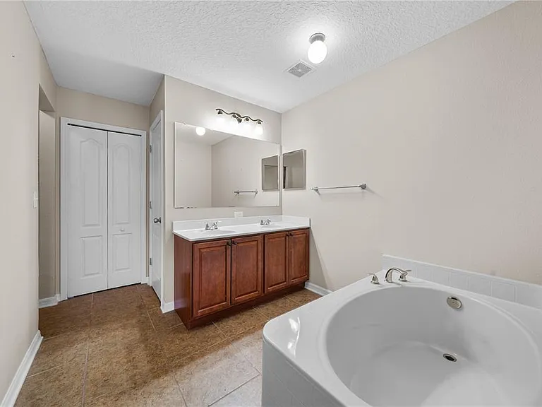 14308 NW 161st Ave — Photo 56
