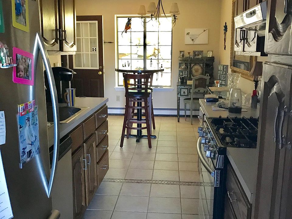 1st image of 92 Foxwood Cir