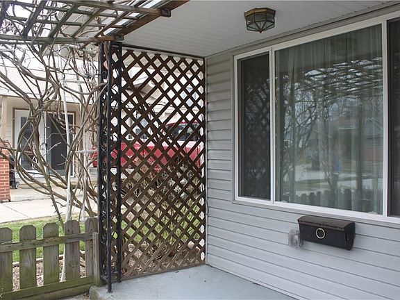 3rd image of 4282 W 180th St