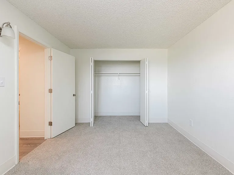 Carriage Green Apartments — Photo 19