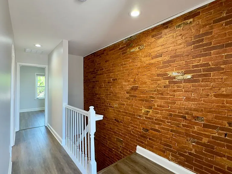 709 Scott St — Photo 16