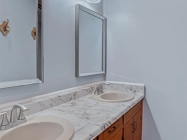 1101 Shirley Ln — Photo 14