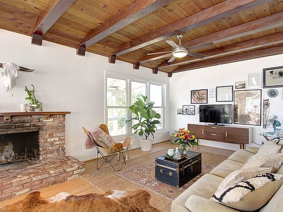 4th image of 1540 Nob Hill Dr