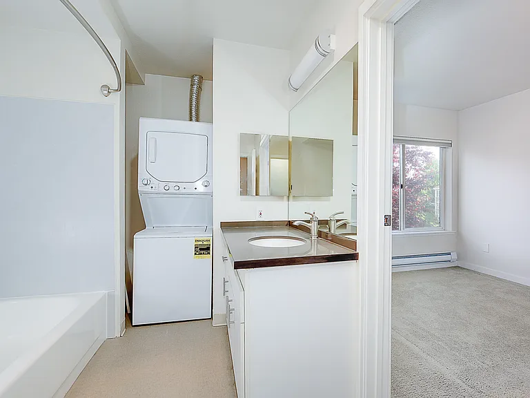 #11 Bathroom & Bedroom