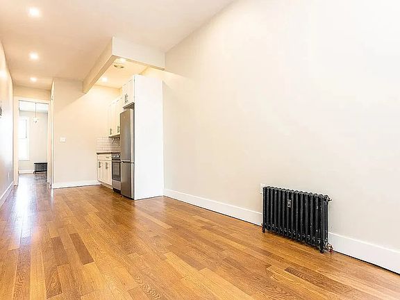 4th image of 170 Jefferson St APT 2R