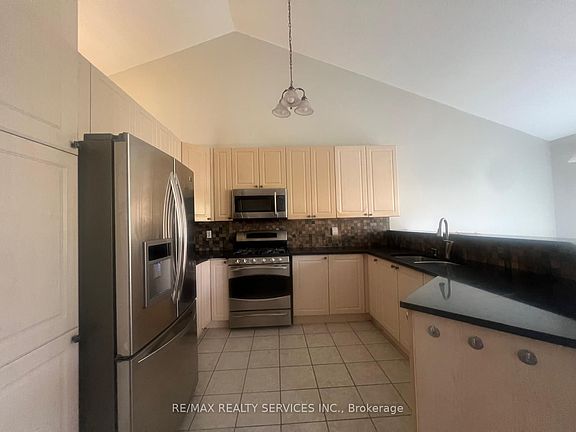 4th image of 7 Ladywood Ct