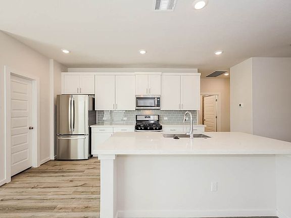 2nd image of 4738 Audubon Pl
