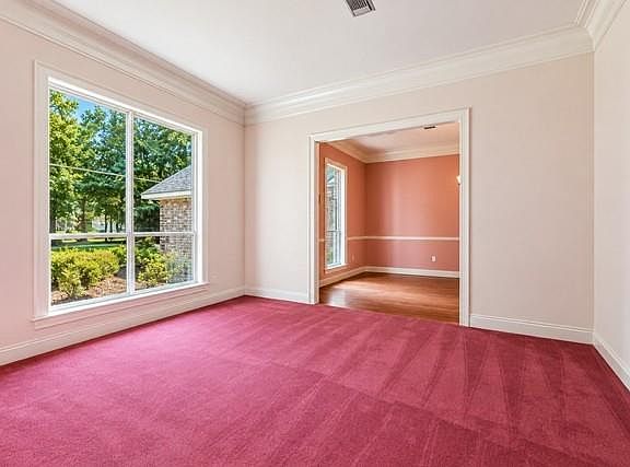 4th image of 28 Oak Grove Way