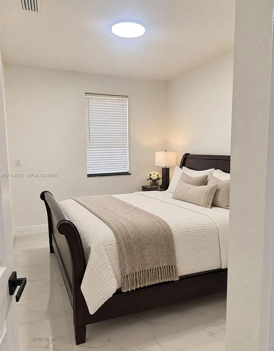 2 bed, 1.0 bath, 3362 sqft, $2,200 — Photo 4