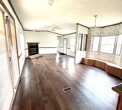 3rd image of 165 N Avenue L