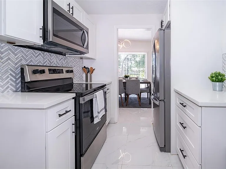 5815 Wolf Rd — Photo 15