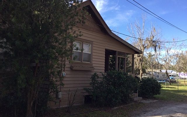 1st image of 560 SE Baker Ave