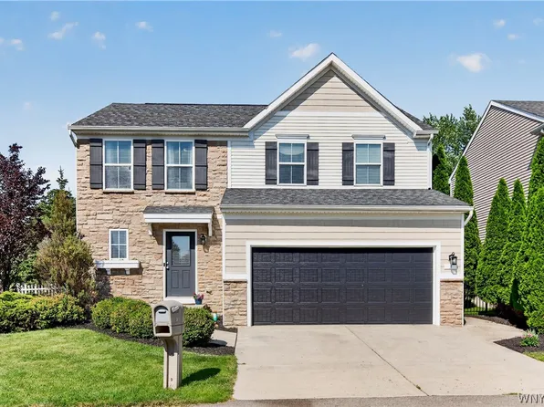 3 Scooter Ln, Hamburg, NY 14075
