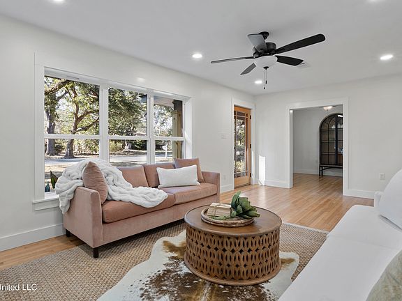 3rd image of 106 Pine Dr